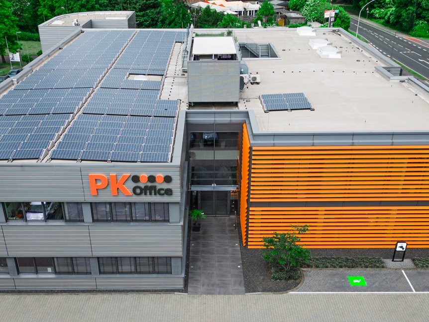 PK Office Gebäude mit Solardach